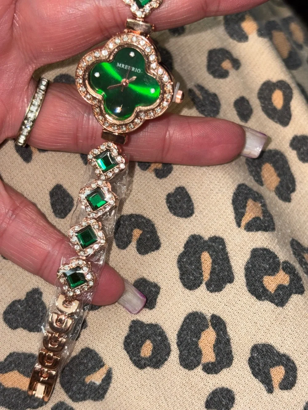 Watch-Emerald Green simulated 4 Leaf Clover Rose Gold Watches, Diamond like Brac